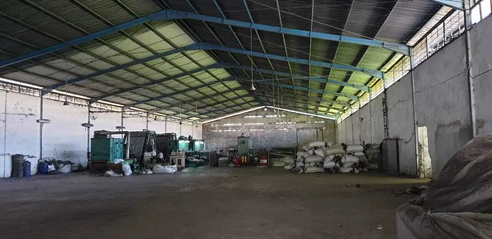 Gudang Pabrik Luas Strategis di Jalan Cibalogo Cimahi