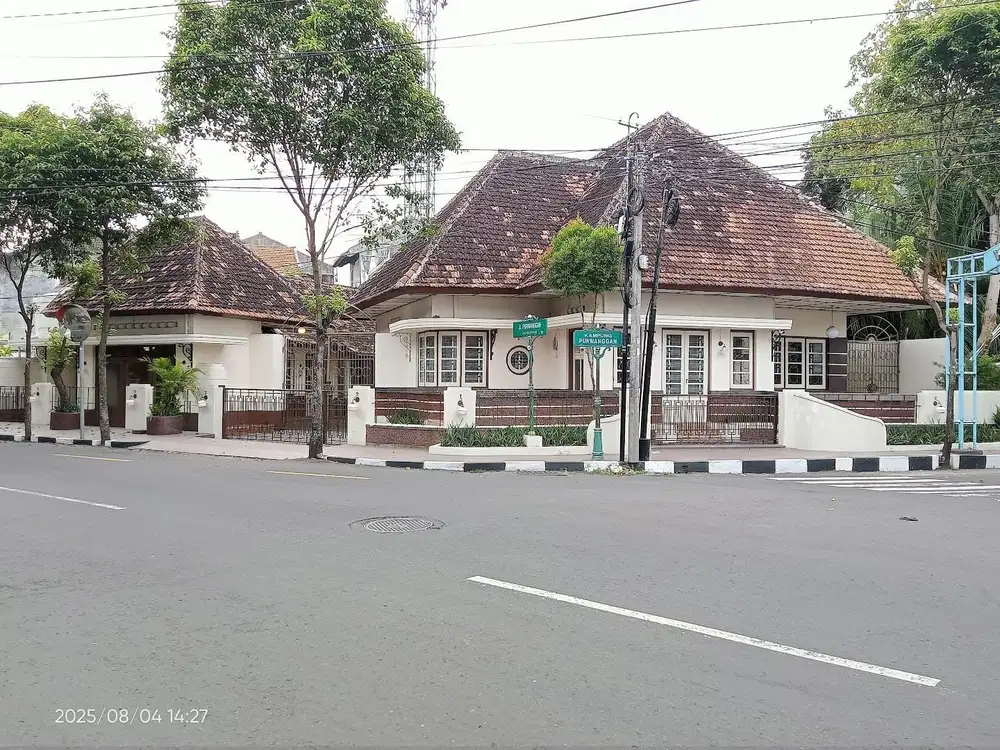 Dijual Rumah Model Belanda Posisi Hook Di Jantung Kota Yogyakarta