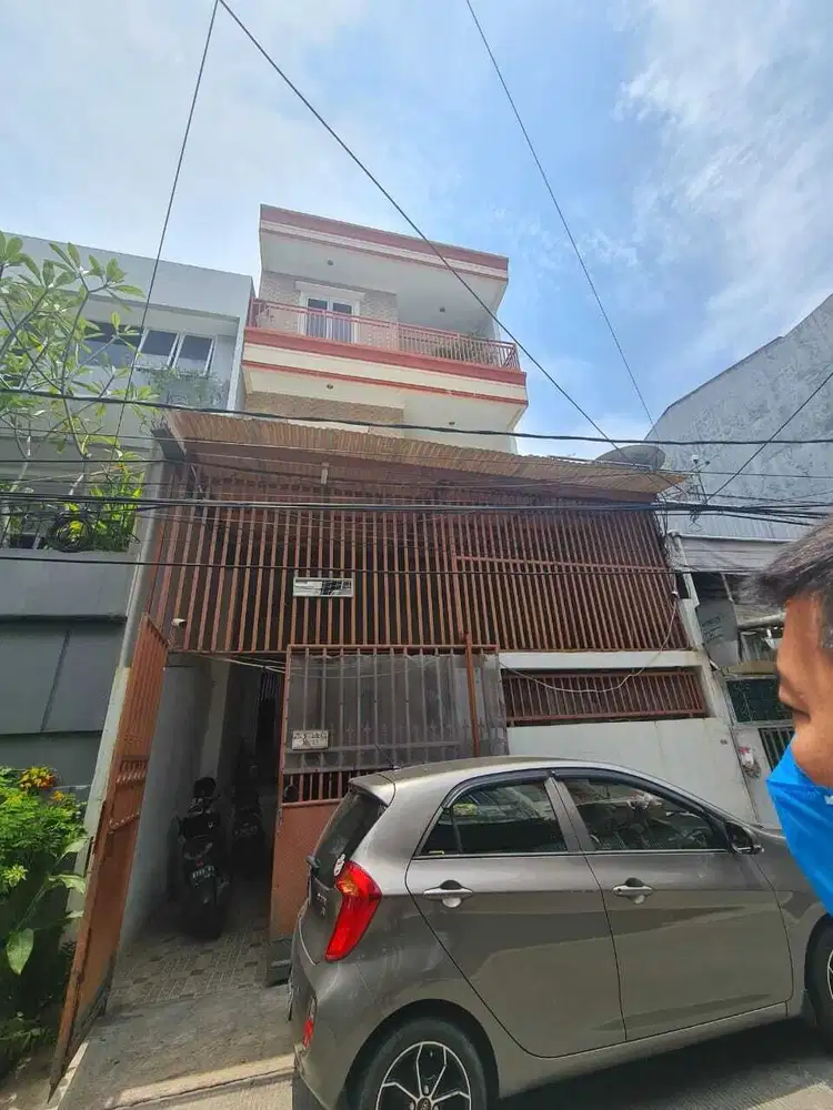 Jual Rumah di Jalan Y Semi Furnish