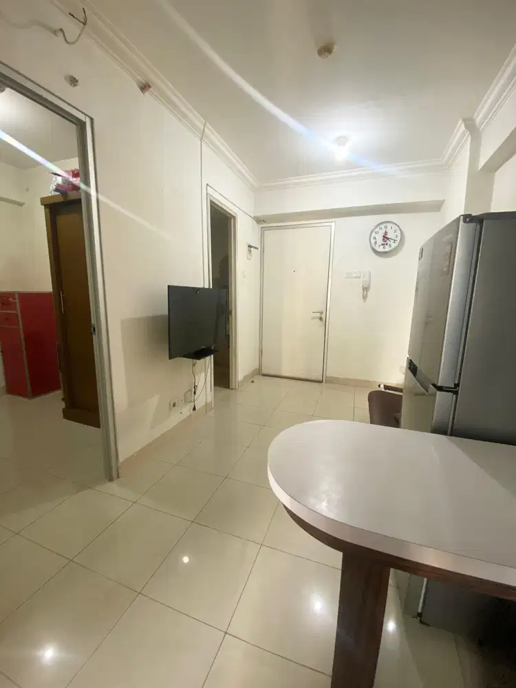 Sewa Apartemen Greenbay Pluit Tipe 2 BR Semi Furnished View Kolam
