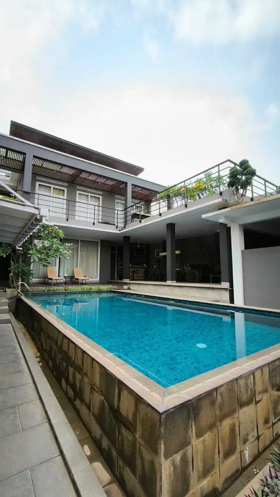 Dijual Rumah Mewah dengan private pool di lokasi strategis Cimanggis
