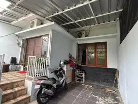 Dijual rumah 1.5 Lt Siap Huni di komplek pajak cipadu Tangsel