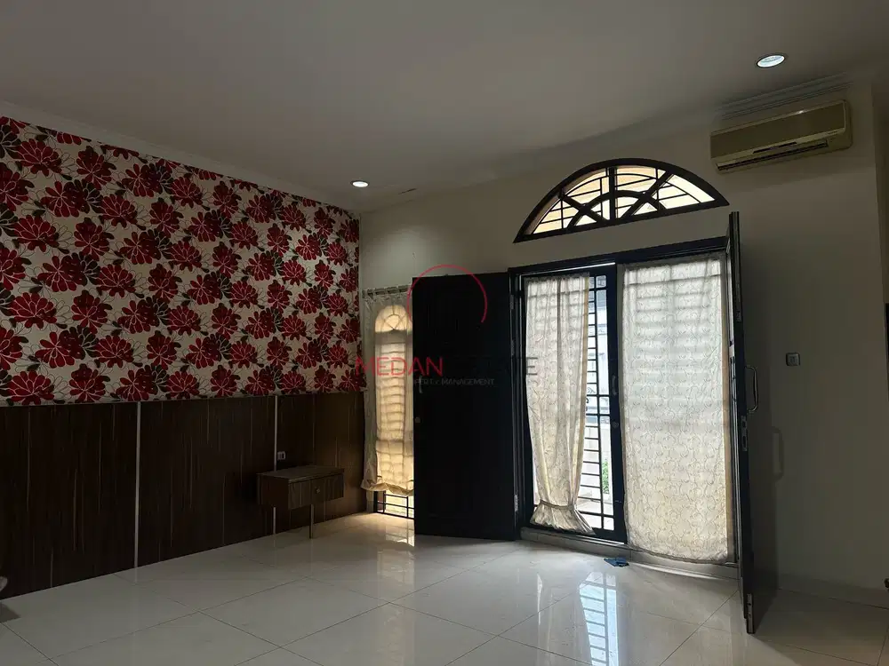 dijual! Villa The Palace Jl. Mustang