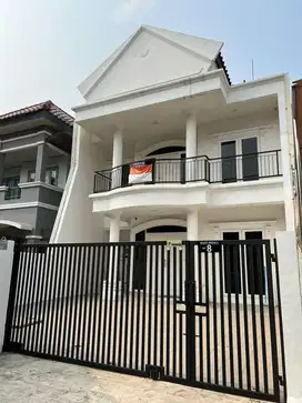 Dijual Rumah Mewah Semi Furnish di Pantai Indah Kapuk