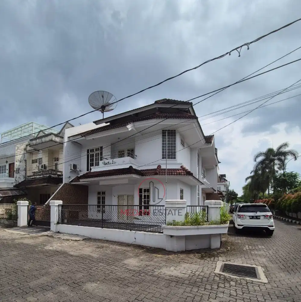 Dijual! Villa Polonia Indah