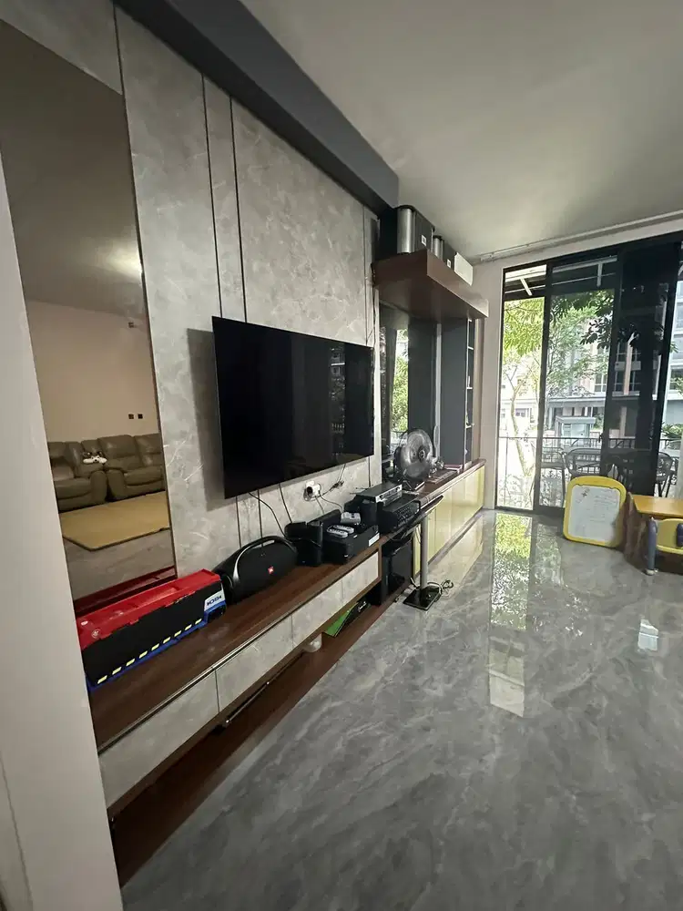 Rumah Lancewood 3 Lantai Bagus Semi Furnished di BSD, Tangerang