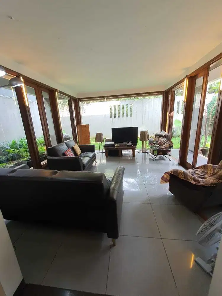 Dijual Rumah Modern Siap Huni Lokasi Strategis Pesanggrahan