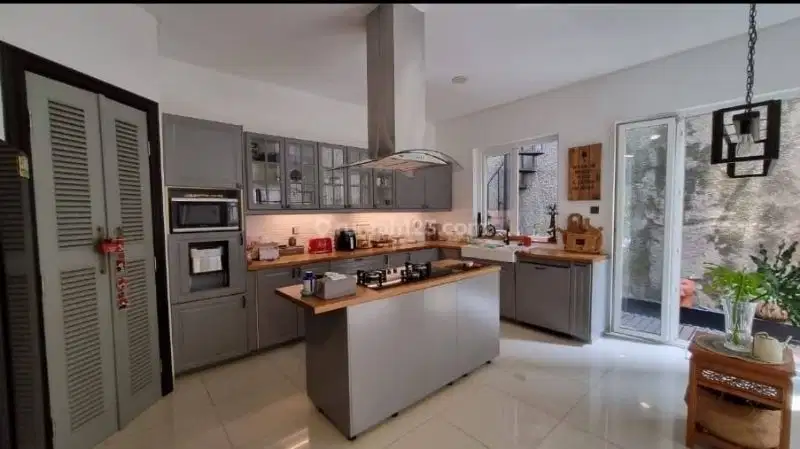 TURUN HARGA  JUAL RUMAH GREEN LAKE CITY FULL RENOVASI