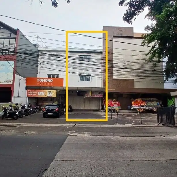 Disewakan Ruko 3 Lantai, Luas 108m2 di Jl. H. Nawi, Gandaria Selatan