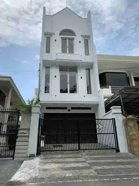 SATELIT BARAT 3 Lantai‼️Cocok Untuk Kantor dan Hunian Rumah Siap Huni Sukomanunggal