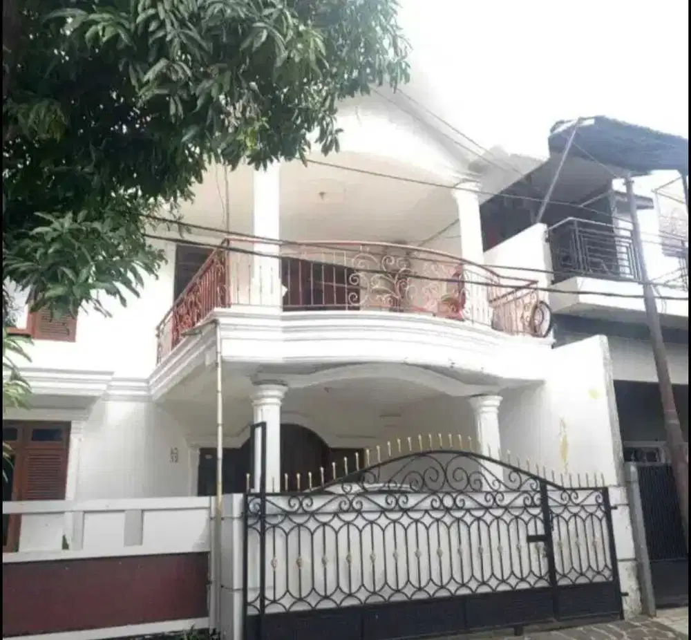Rumah Luas 300 Meter di Harapan Baru Regency Dekat Stasiun Cakung