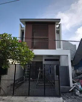 Jual Rumah Baru Modern Contemporer Mulyosari Surabaya