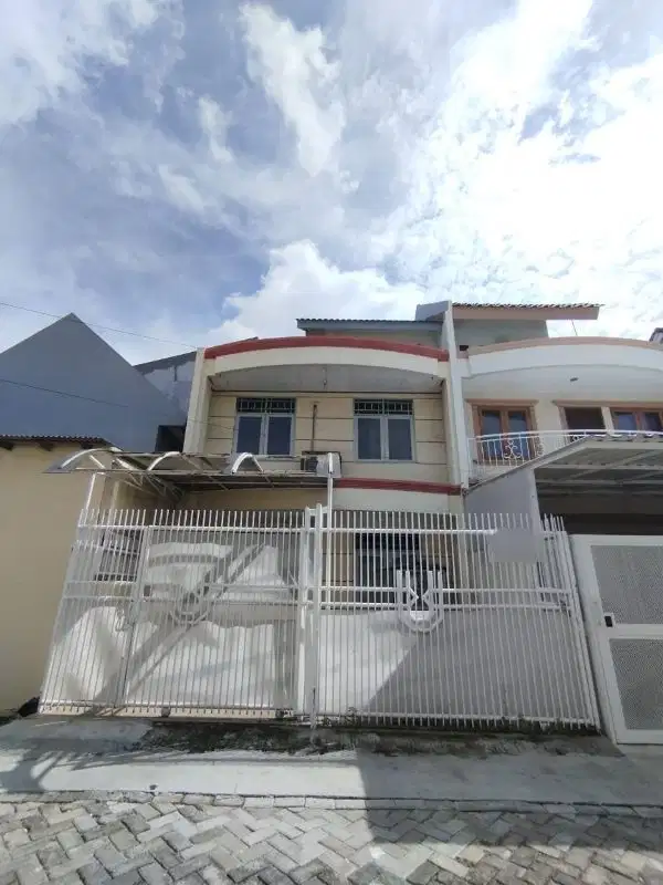 Dijual rumah 2½ lantai di Taman Palem 
Cengkareng, Jakarta Barat