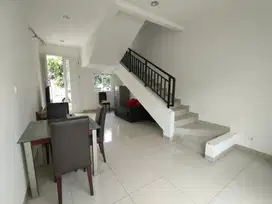 Disewa Rumah 2 Lantai Furnish di Summarecon Cluster Amanda
