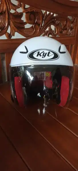 Helm KYT DJ Maru