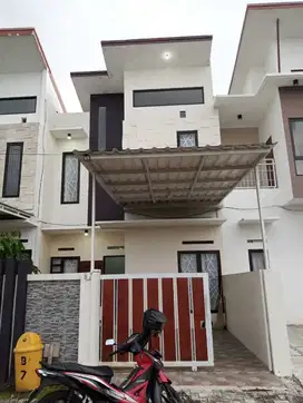 Dijual Cepat Rumah 2 Lantai Furnish Harga BU Kepuharjo Malang exit tol