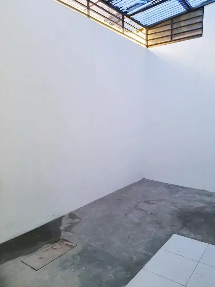 Disewakan Ruko 2 Lantai Nyaman Siap Pakai Lokasi di Taman Holis Indah
