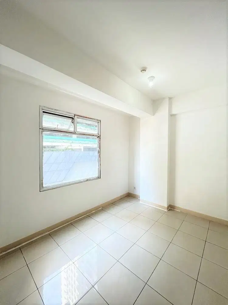 Apartemen Green Bay Pluit 2 BR Unfurnished Ada 2 AC Lantai Rendah