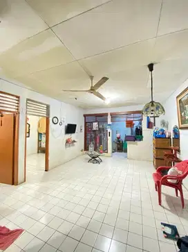 Rumah Griya Kencana Ciledug Hitung Tanah Depan Taman Carport Luas
