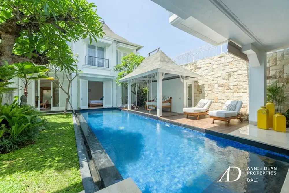 FREEHOLD BESPOKE COLONIAL-STYLE VILLA CLOSE TO THE BEACH IN BERAWA