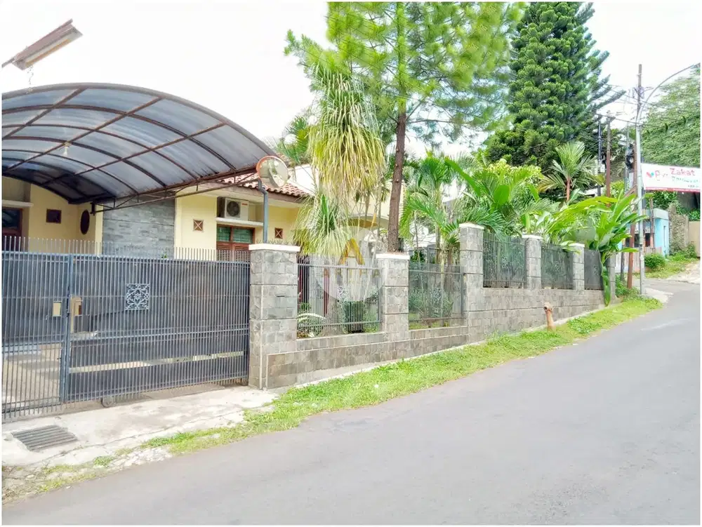 rumah di pasteur setra indah siap huni dekat ke tol