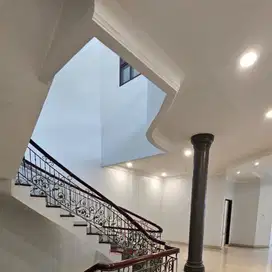 Dijual   Villa Grand Polonia Medan