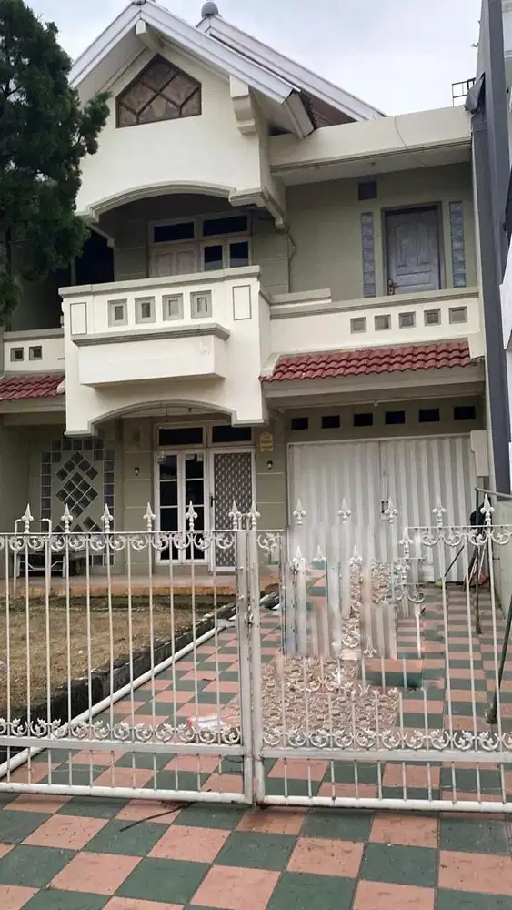 rumah pik1 indomobil 8x24,5 dua lantai,semi furnish,selatan