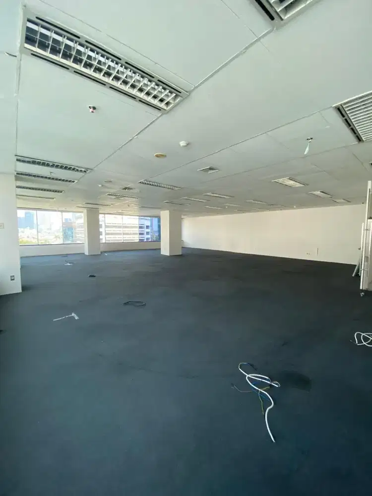 SEWA KANTOR DI JAKARTA SELATAN KUNINGAN 218M2 BARE 150K NEGO