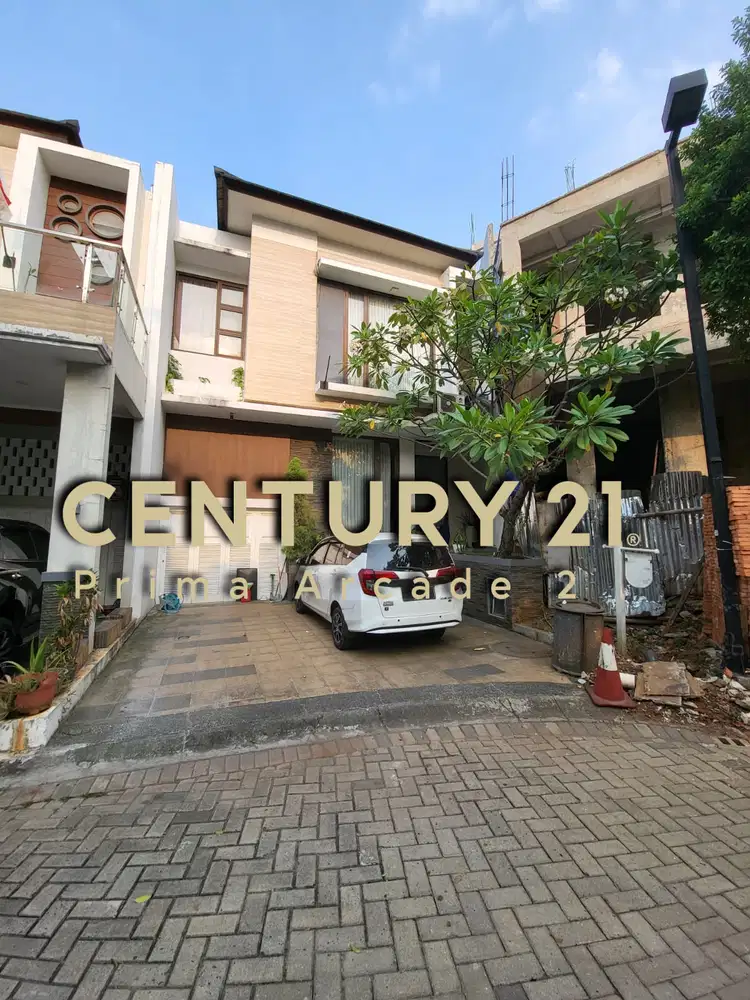 Rumah hommy dengan swimming pool siap huni SC16189
