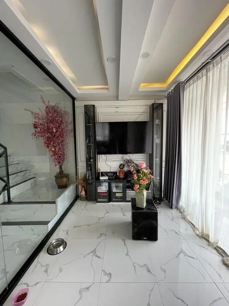 DIJUAL Rumah PIK Layar Permai 7x13,5 Minimalis View Pool 3,6M NEGO