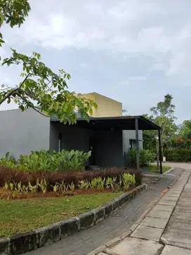 Dijual Rumah Baru Sudah Renovasi depan danau di Parung Panjang