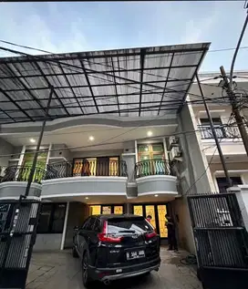 Dijual & Disewakan Rumah Semi Furnished Luas 192 meter Jakarta Barat