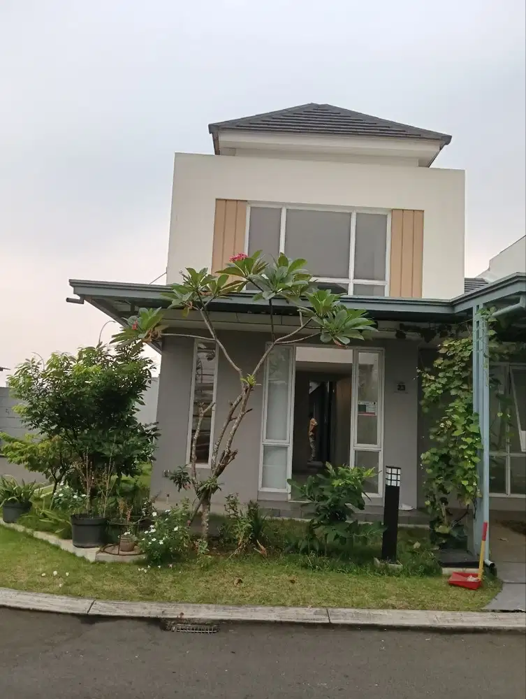 Rumah Hoek Bagus SHM  Paramount Petals Curug Tangerang Banten
