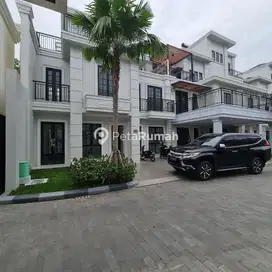 rumah mewah komplek jewel park daerah polonia kota medan