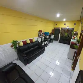 Dijual Rumah Terawat Nyaman di Taman Holis Indah 1