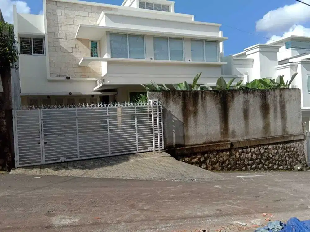 Dijual rumah Modern tropical resort cipete jakarta selatan.