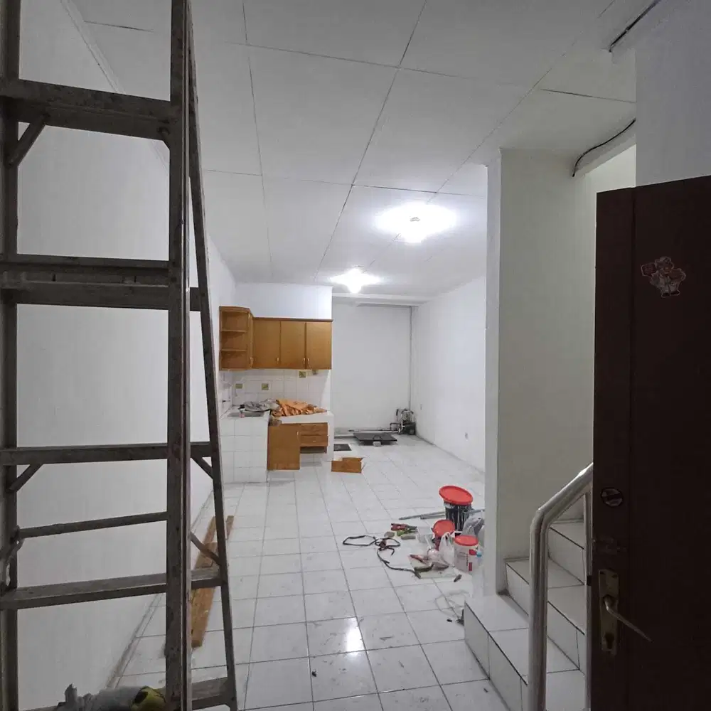 DISEWA RUMAH 2 LANTAI TAMAN PALEM LESTARI