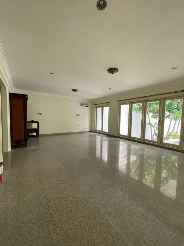 Dijual segera rumah di daerah jalan  Gaharu, Cilandak Barat