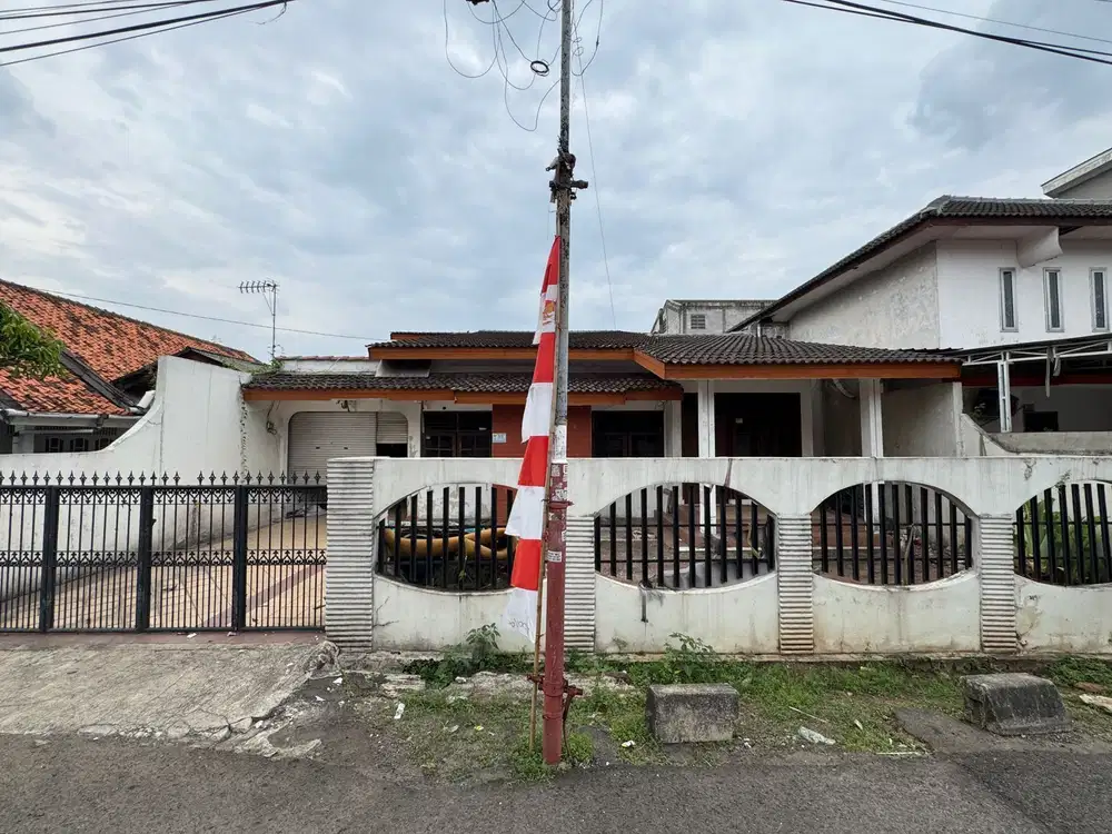 JUAL CEPAT SANGAT MURAH RUMAH TUA DALAM KOMPLEK KEBON JERUK JAKBAR
