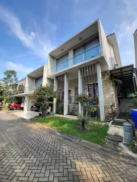 Rumah Luas Area Premium Harga Menarik Dekat Fasum di Bintaro. 16031