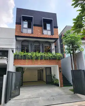 Hunian Eksklusif di Pondok Indah dengan Kolam Renang & Rooftop Garden