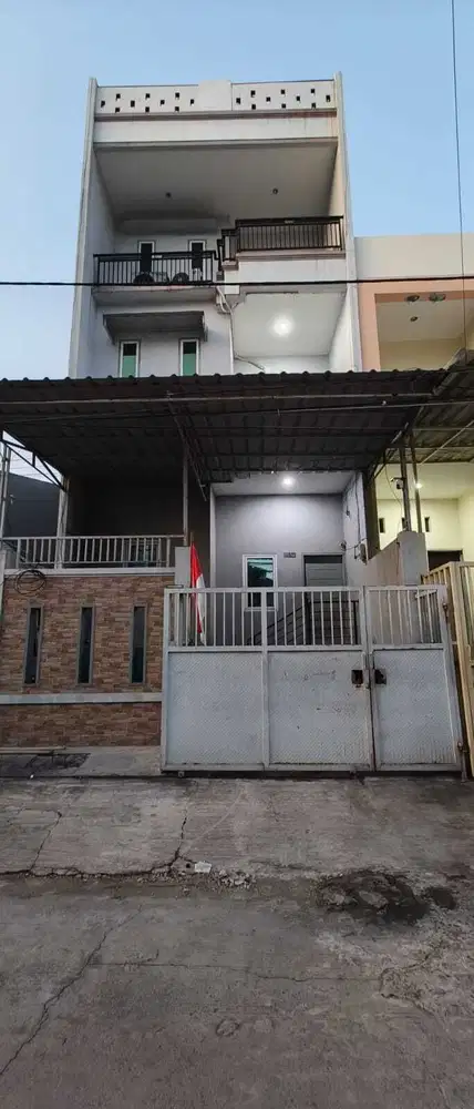 DIJUAL RUMAH 3 LANTAI SEMI FURNISH DI PLUIT KARANG AYU