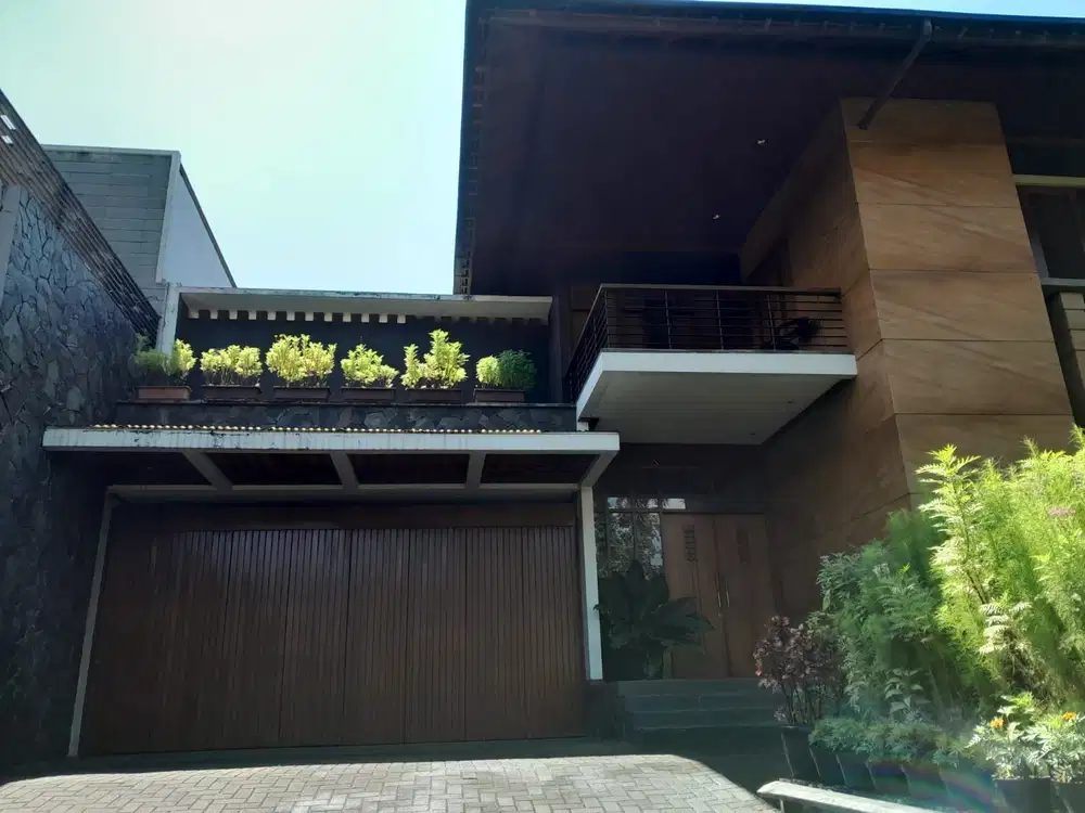 JUAL RUMAH MEWAH MODERN KLASIK DI DAGO BANDUNG