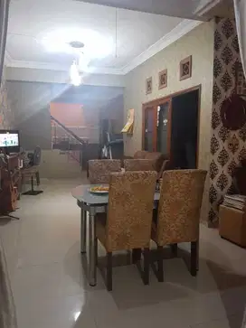 Dijual rumah murah 2.5 lantai di pulomas deket RS EMC jakarta timur