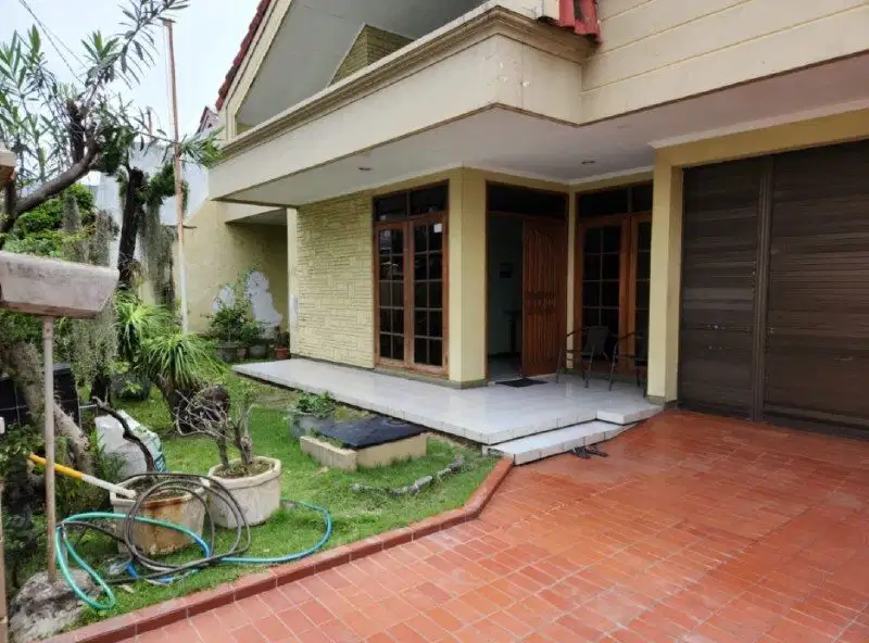 Hunian Elite Semi Furnish di Dharmahusada Indah, Surabaya Timur