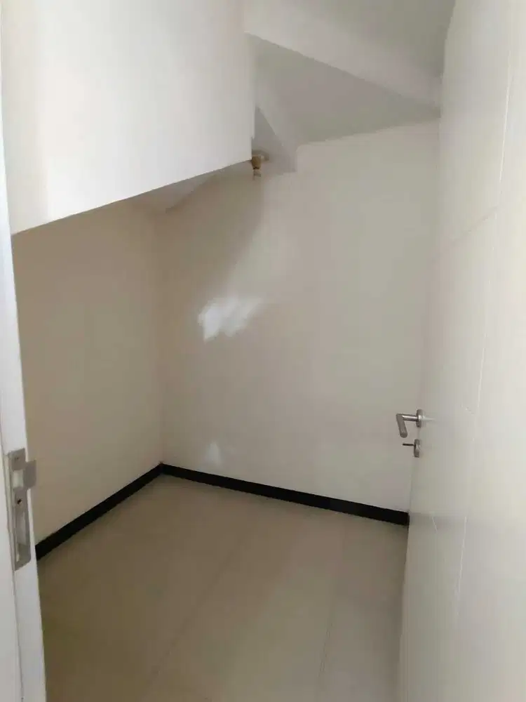 Dijual Rumah 2 Lantai di Taman Kopo Indah TKI 5