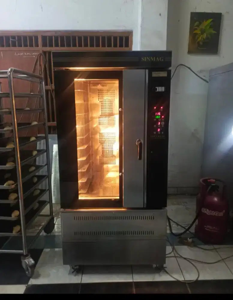 Oven convection gas isi 10 loyang SM-710G merk Sinmag Taiwan