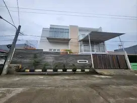 MEWAH DAN NYAMAN, JUAL RUMAH TAMAN KENCANA CENGKARENG ADA PRIVATE LIFT