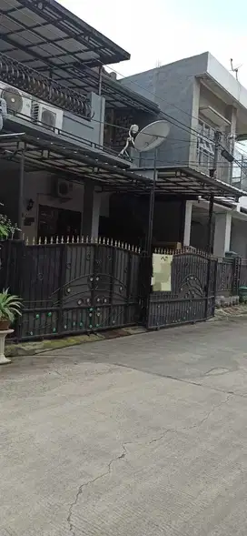 Dijual Rumah 2 Lantai + Gudang Jatirahayu Pondok Melati Bekasi