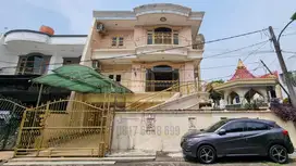 Dijual Rumah Cantik 3 Lantai Hoek di Citra 3